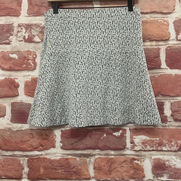 Ann Taylor Loft Skirt Women's Size 2 Off White Black Abstract Stretchy Zip Up - Picture 4 of 8